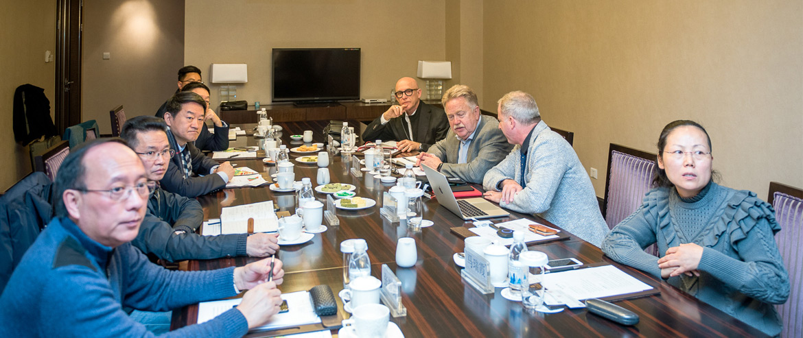 美国康宁翰集团董事长一行来AG真人集团交流座谈