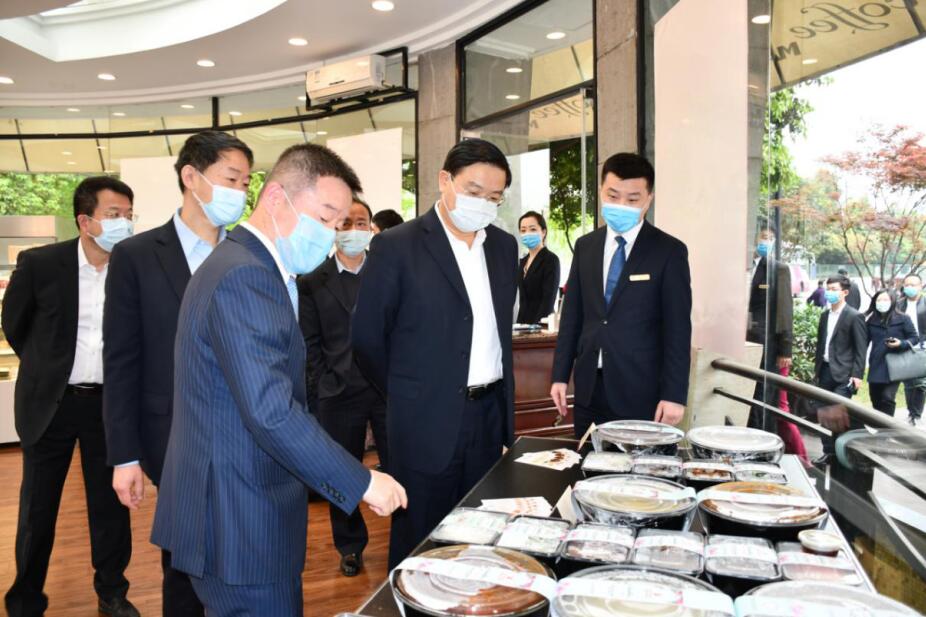 王凤朝副省长赴省AG真人集团调研 疫情防控、生产谋划和刷新生长事情