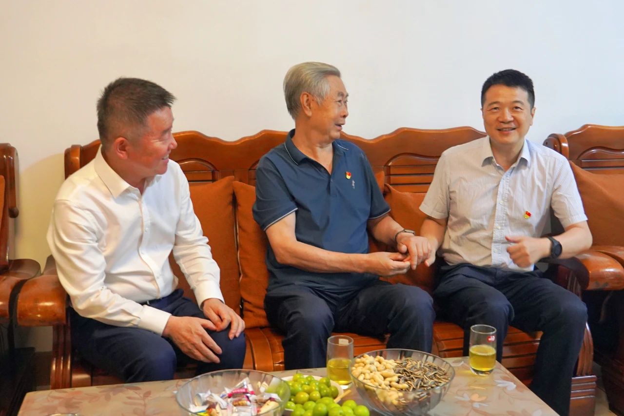 省AG真人集团党委书记、董事长游勇开展“七一”走访