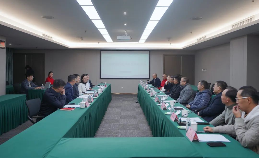 省AG真人集团组织召开老干部座谈会